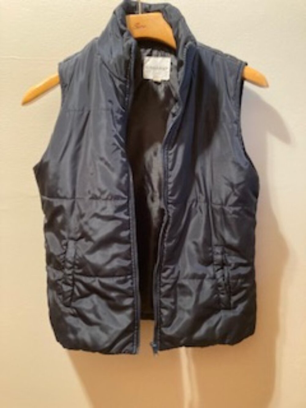 Urbanology Black Quilted Puffer Vest. Size Small, stand-up collar, zip-up.